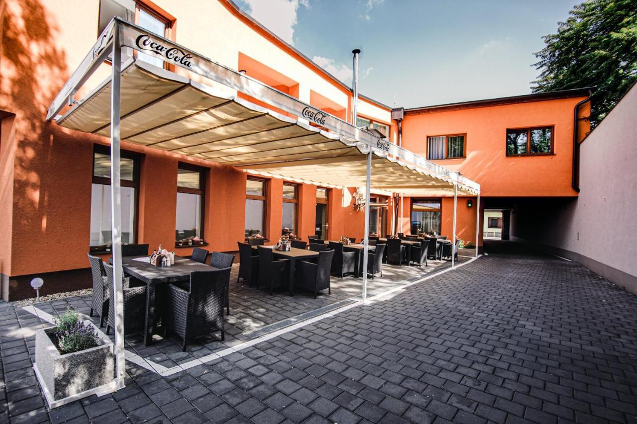 Hotel U Kostela Modrice Luaran gambar