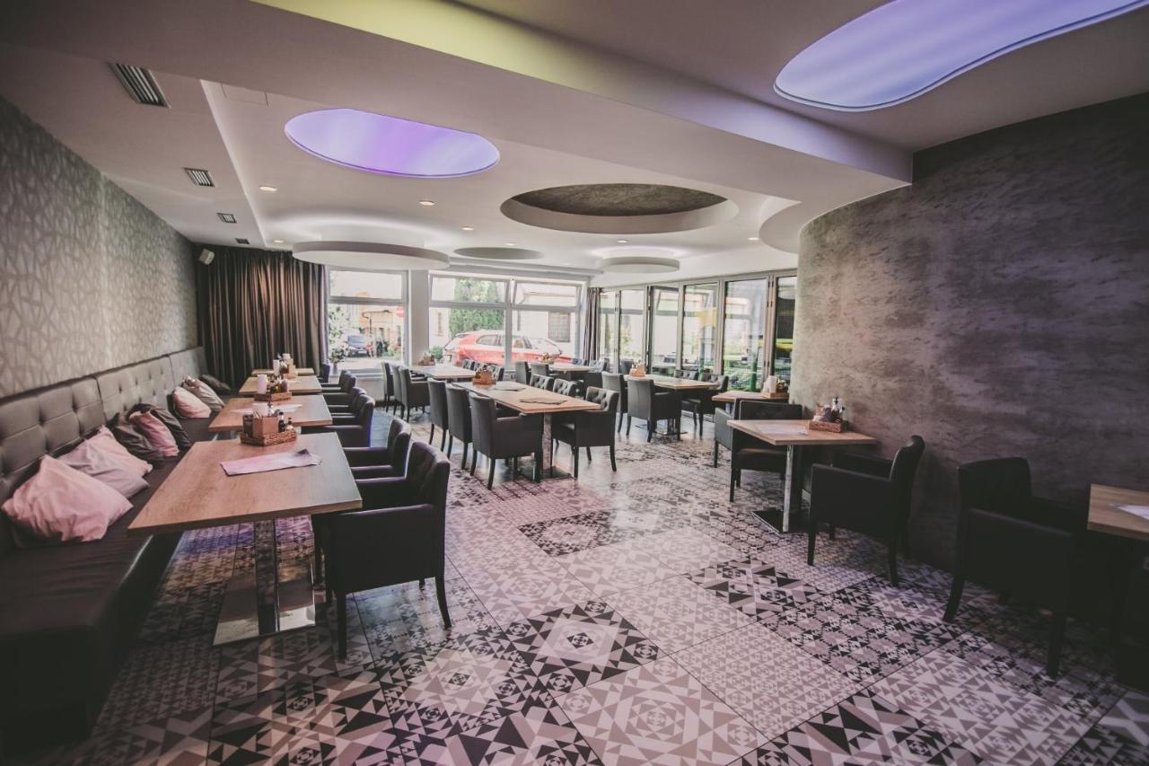Hotel U Kostela Modrice Luaran gambar
